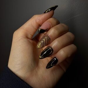 Elegant Black and Gold Press On Nails